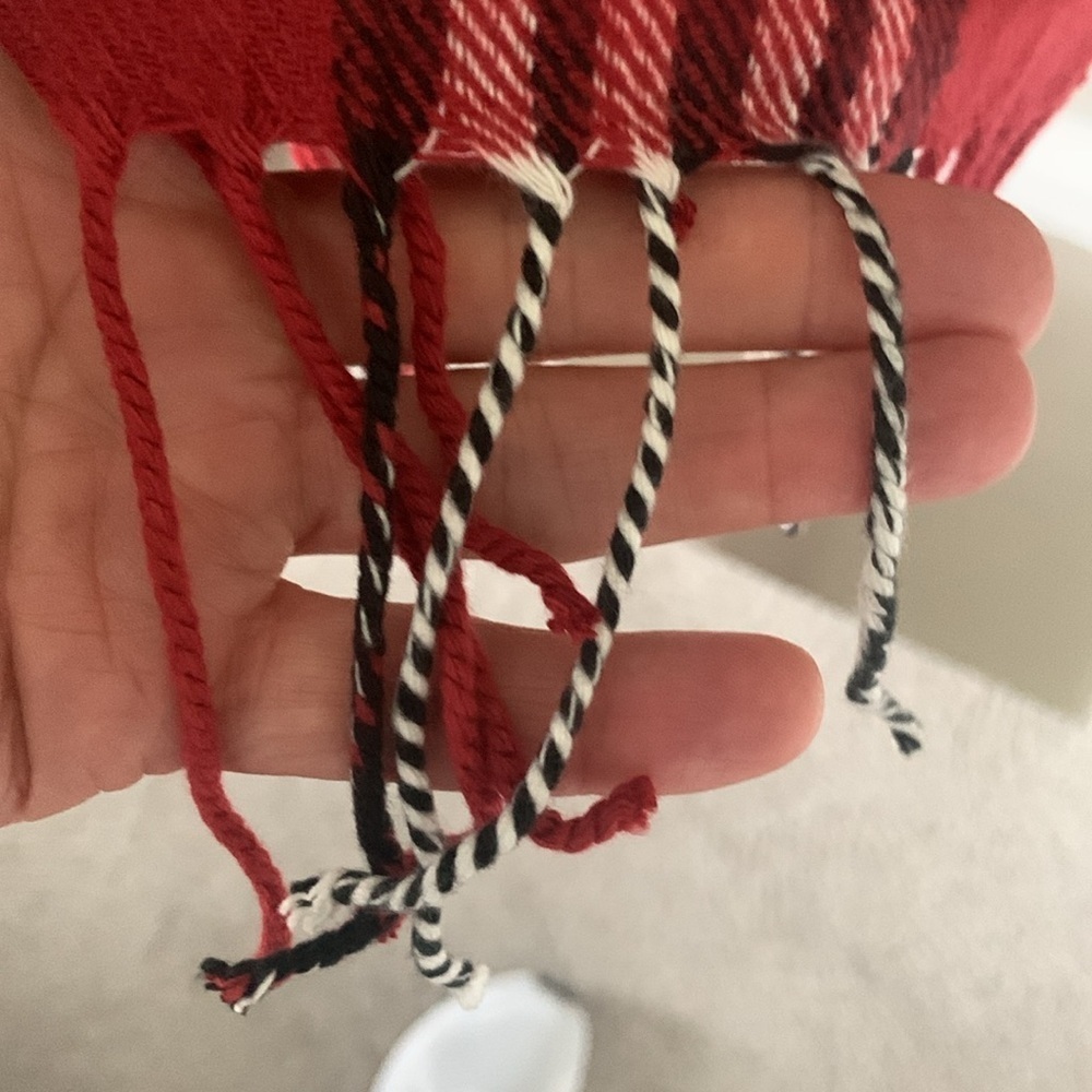 Cashmere winter scarf red black and white plaid with braided fringe - Picture 5 of 5